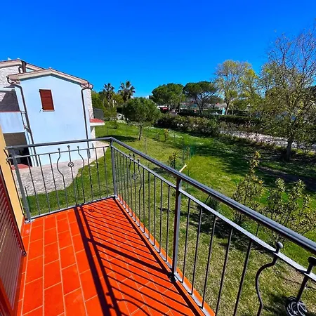 Trilocale Giglio, In Con Piscina Apartment