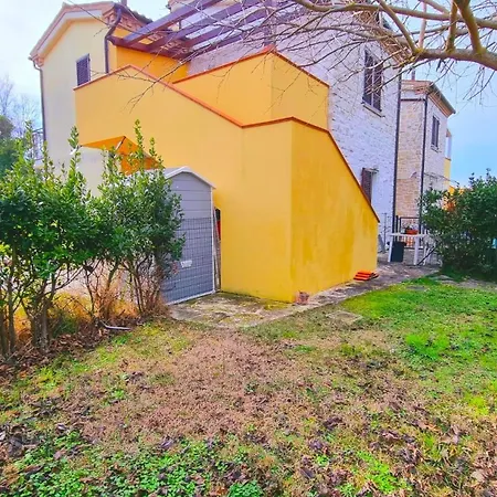 Trilocale Giglio, In Con Piscina