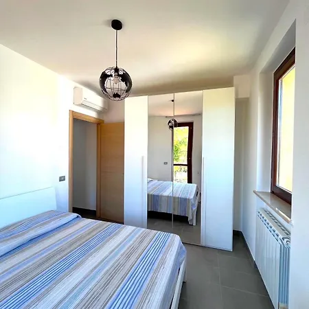 Trilocale Giglio, In Con Piscina Apartment