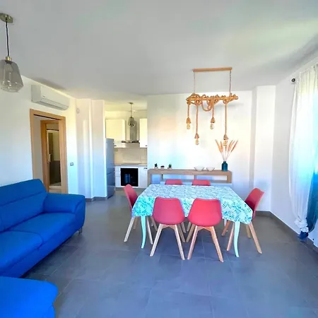 Trilocale Giglio, In Con Piscina Apartment