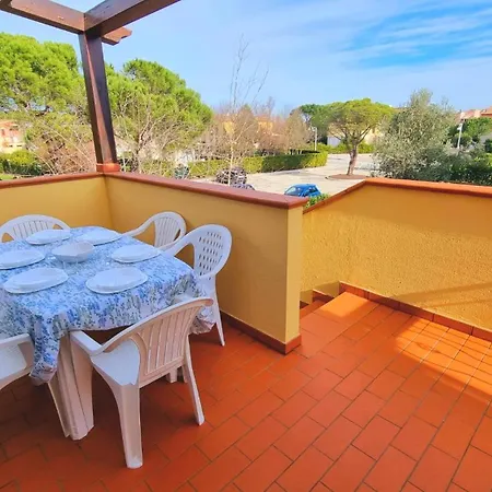 Apartment Trilocale Giglio, In Con Piscina